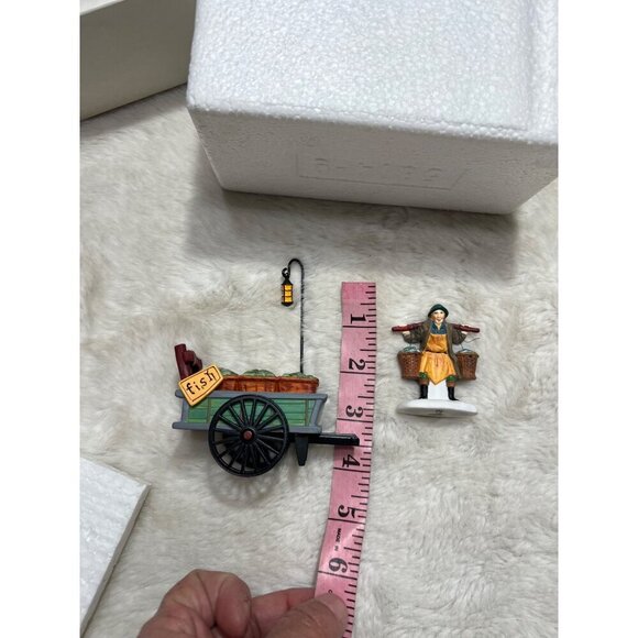 Department 56 Heritage Village Collection Chelsea Market Fish Monger & Cart - Picture 5 of 7